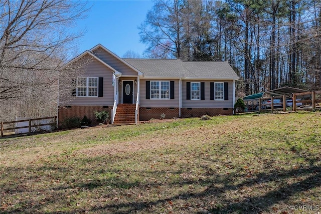 view of front of house featuring a front yard, fence, a shingled roof, a carport, and crawl space