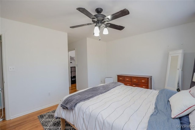 bedroom with light wood-style flooring, baseboards, and ceiling fan