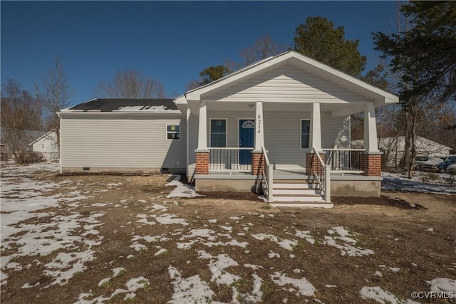 view of front facade featuring a porch and crawl space