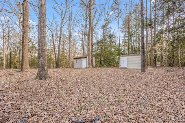 view of yard featuring a shed and an outdoor structure