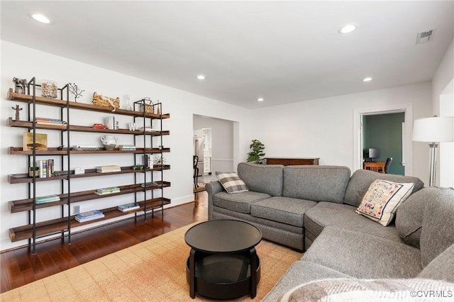 living area featuring recessed lighting, visible vents, baseboards, and wood finished floors