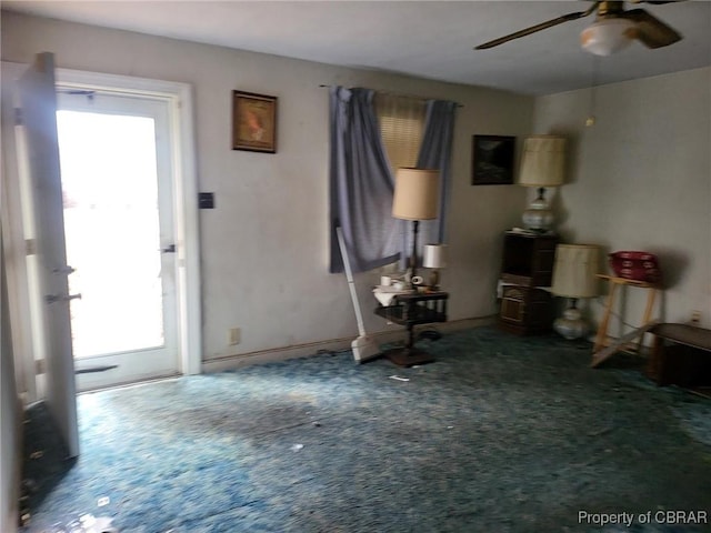 entryway with carpet and ceiling fan