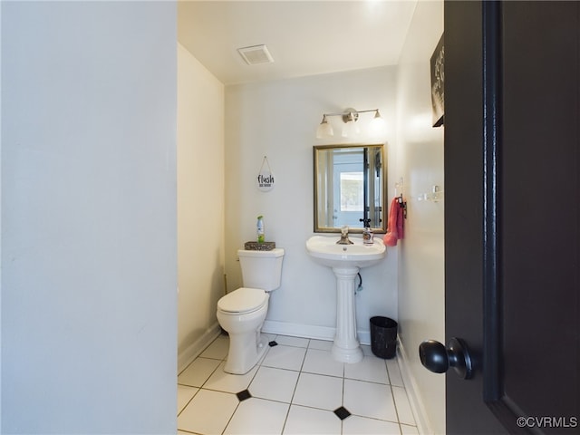 bathroom featuring toilet, tile patterned flooring, visible vents, and baseboards