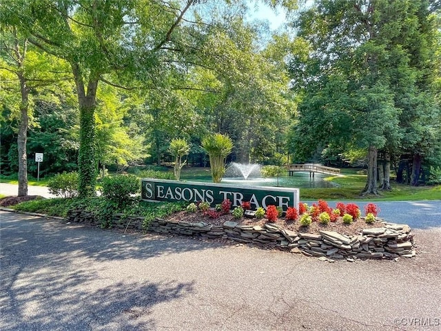 view of community / neighborhood sign