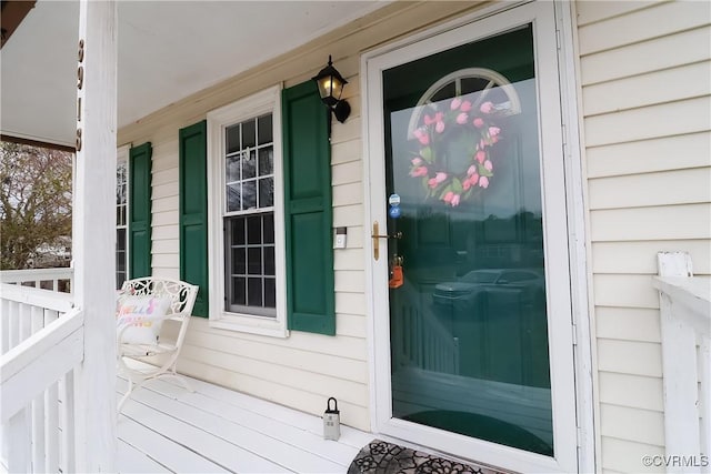 entrance to property featuring a porch