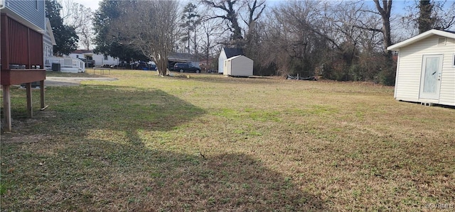 view of yard with an outbuilding and a storage unit