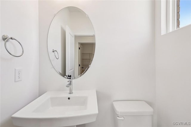 bathroom featuring a sink and toilet