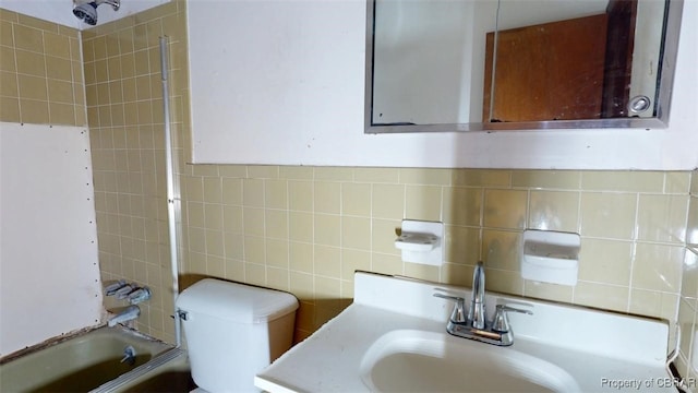 full bathroom with toilet, vanity, tile walls, and shower / bathing tub combination