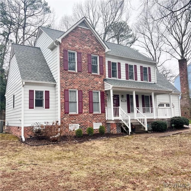 view of front of property featuring a porch, roof with shingles, crawl space, a front lawn, and central AC