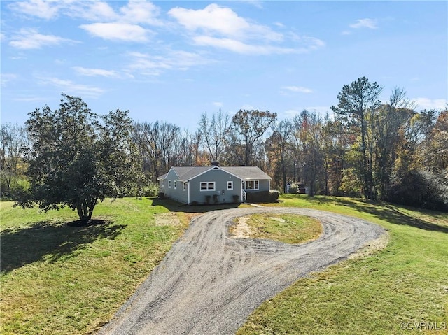 view of front of property with a front lawn and curved driveway