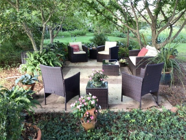 view of patio featuring an outdoor hangout area