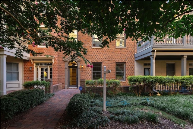 view of front of property featuring brick siding