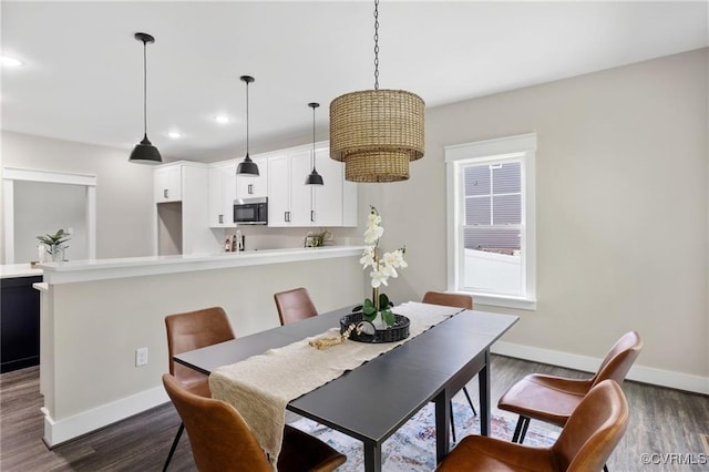 dining room with dark wood-type flooring, recessed lighting, and baseboards