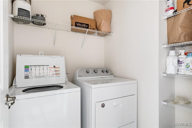 laundry area with laundry area and washing machine and clothes dryer