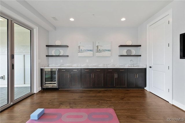 bar featuring recessed lighting, beverage cooler, a sink, dark wood-style floors, and indoor wet bar