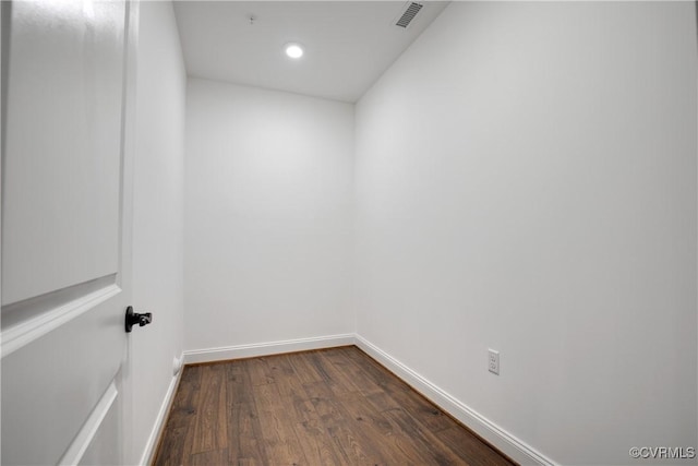 spare room featuring dark wood-style floors, recessed lighting, visible vents, and baseboards