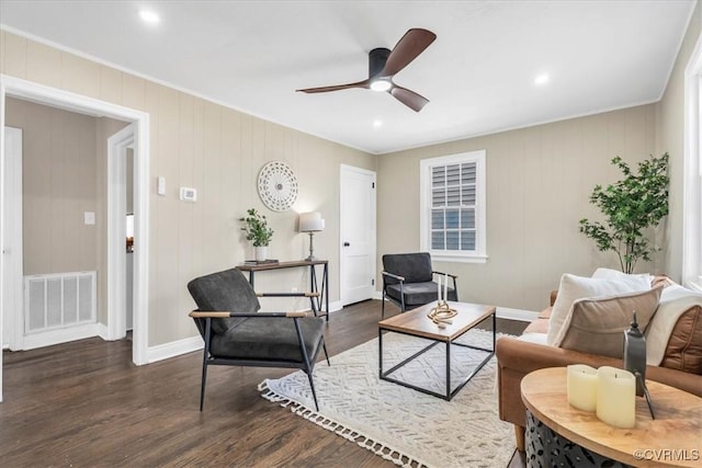 living area with dark wood finished floors, recessed lighting, visible vents, ceiling fan, and baseboards