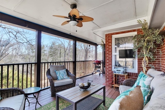 sunroom featuring ceiling fan