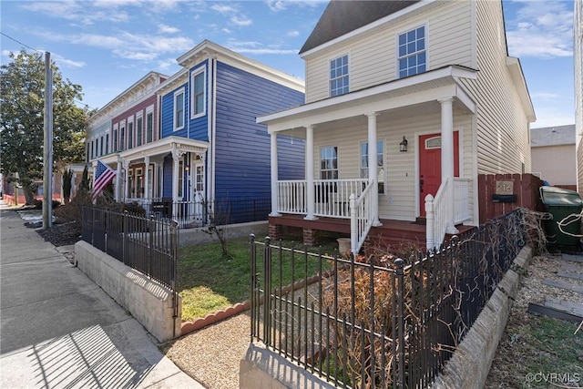 view of front of house with covered porch and fence