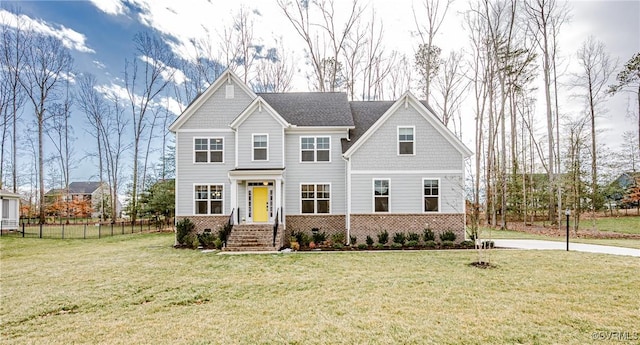 view of front facade featuring fence and a front yard