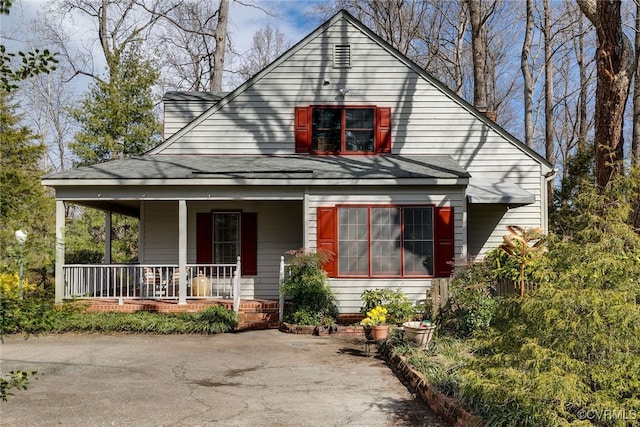 view of front of house featuring a porch