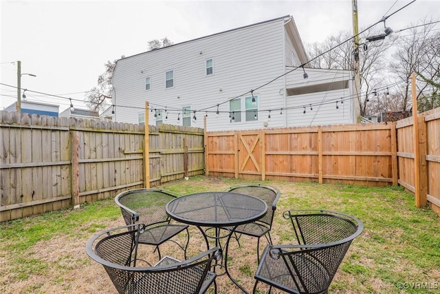 view of yard featuring a fenced backyard