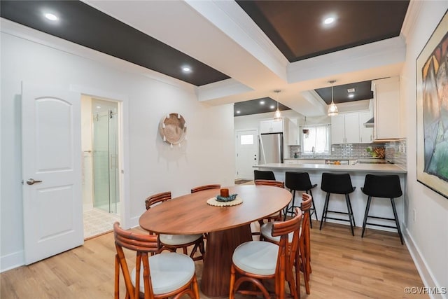 dining area with light wood-style floors, recessed lighting, and baseboards