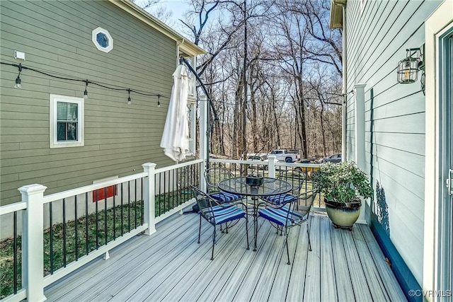 deck with outdoor dining space