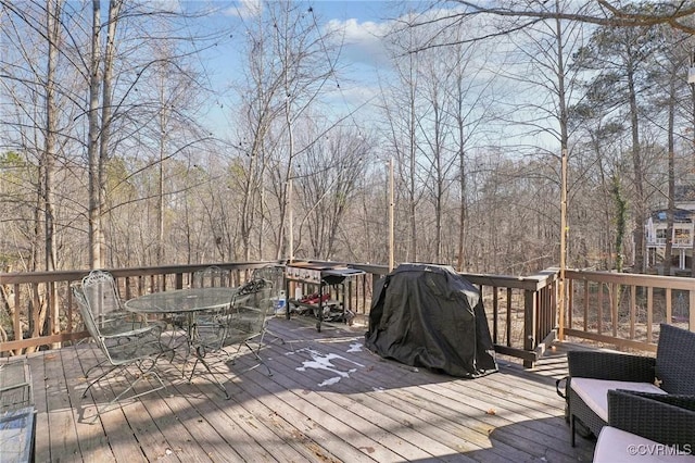 deck with outdoor dining space