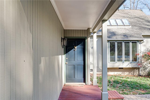 property entrance featuring crawl space and a shingled roof