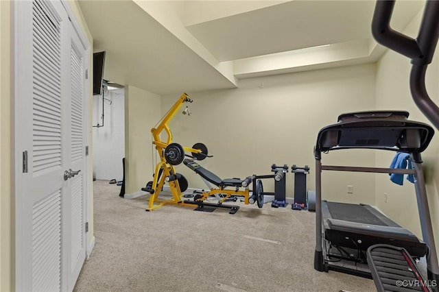 workout room with carpet