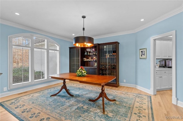 home office featuring baseboards, recessed lighting, light wood-style flooring, and crown molding