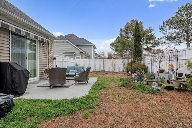 view of yard featuring a fenced backyard, outdoor lounge area, and a patio area