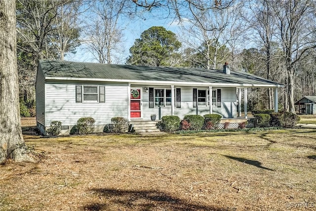 single story home with entry steps, crawl space, and a front yard