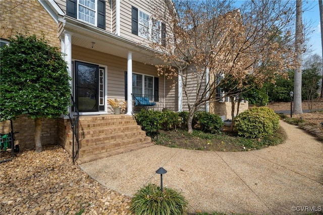 property entrance with covered porch