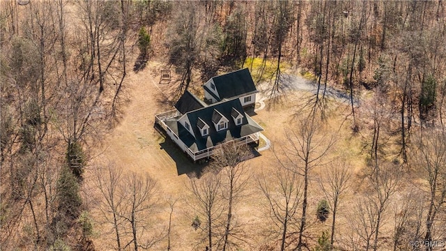 birds eye view of property featuring a forest view