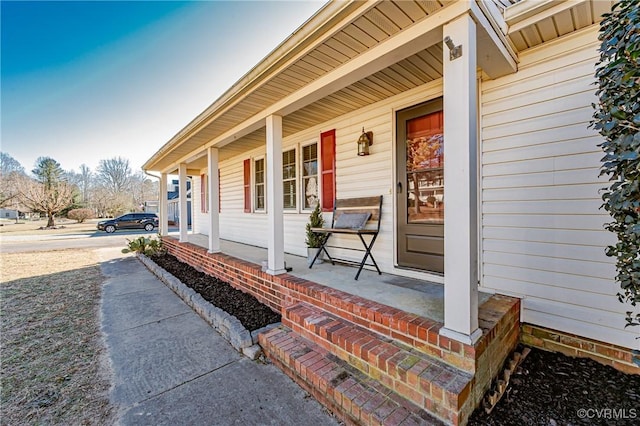 entrance to property featuring covered porch