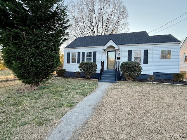 single story home featuring a shingled roof, crawl space, and a front yard