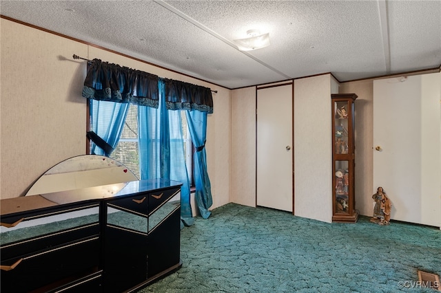 bedroom with carpet and a textured ceiling