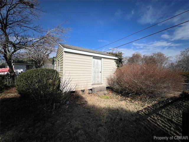 view of outdoor structure with an outbuilding