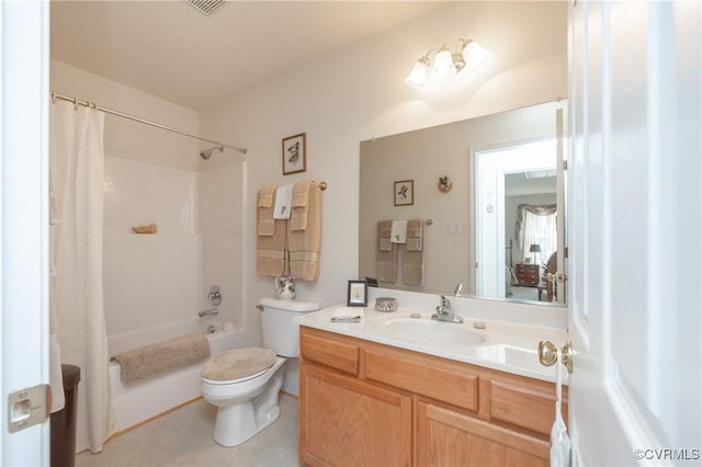 full bath featuring shower / tub combo with curtain, vanity, and toilet