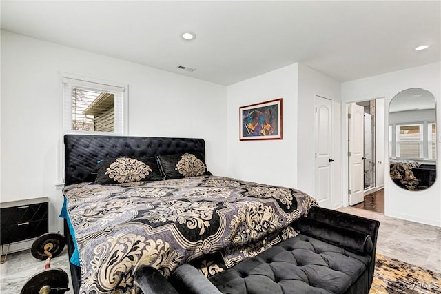 bedroom featuring recessed lighting, visible vents, arched walkways, and baseboards