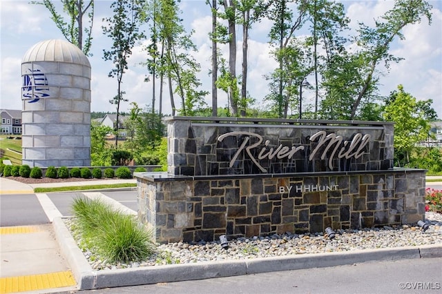 view of community / neighborhood sign