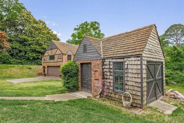 view of front of home with a front lawn and an outbuilding