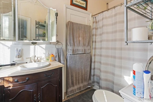 bathroom with a shower with shower curtain, vanity, and toilet