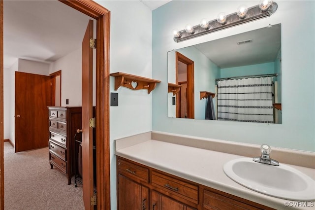 full bathroom featuring a shower with shower curtain, visible vents, and vanity