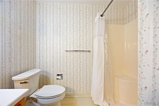 full bathroom with vanity, a shower with curtain, toilet, and wallpapered walls