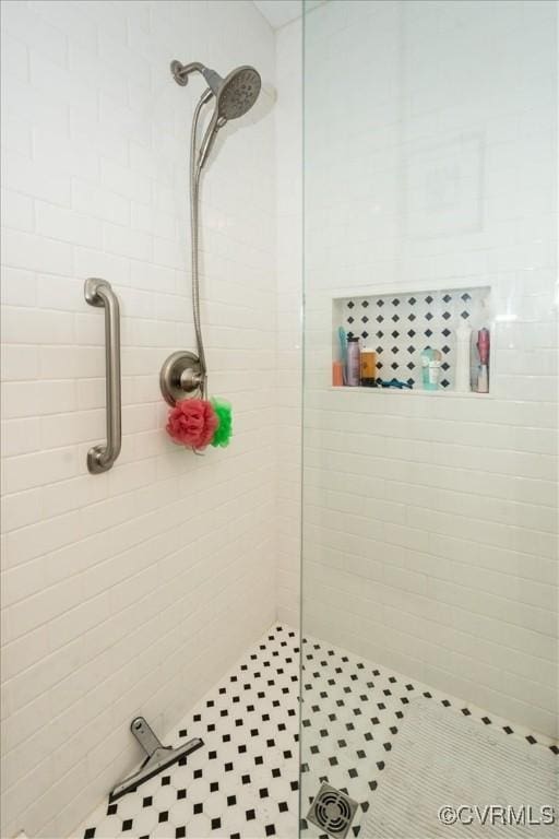 bathroom with a tile shower