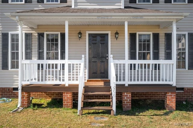 property entrance with a porch and crawl space