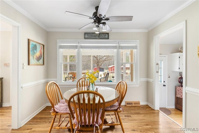 dining area featuring visible vents, plenty of natural light, light wood-style flooring, and baseboards